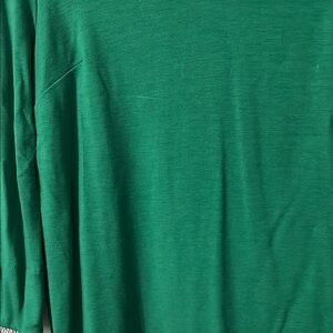 crown & ivy Vibrant Green Top